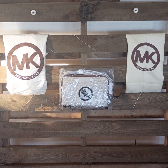 Michael Kors Beige Crossbody Bag - Picture 9 of 16